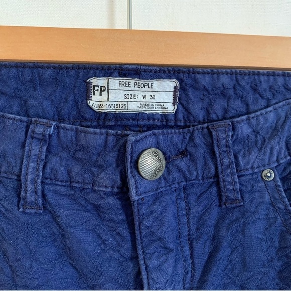 Free People Woman’s Blue Textured Stretch Printed Skinny Jeans Pants Size 30 - Picture 16 of 16